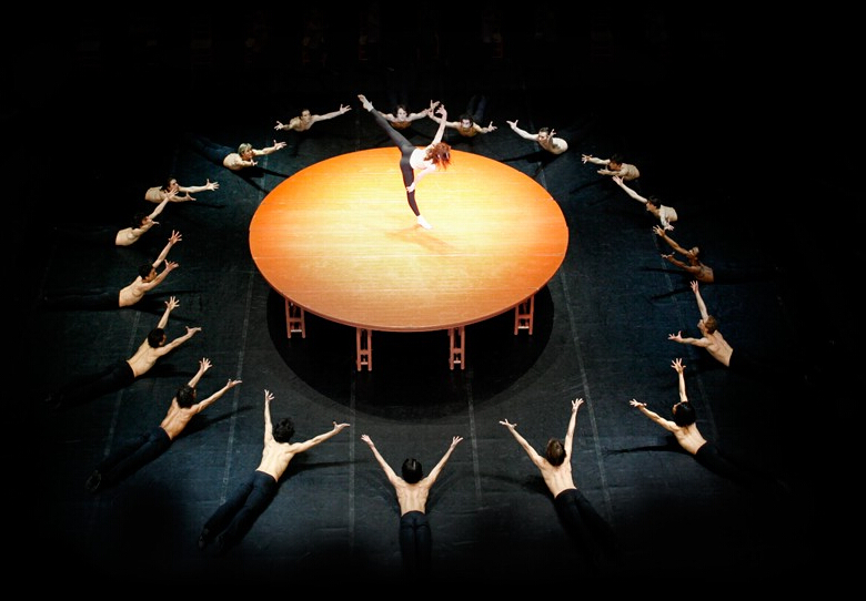 雅克德罗携手吉尔∙罗曼的洛桑贝嘉芭蕾舞团献艺凡尔赛
