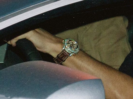 C罗佩戴镶钻手表亮相 价值达10万英镑