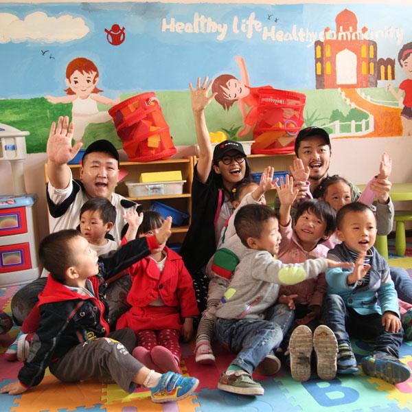 BVLGARI宝格丽携手章子怡探访北京受助儿童