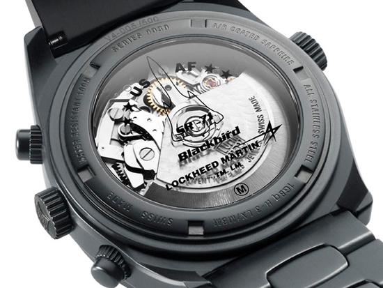 鲁美诺斯发布新款腕表 重现黑鸟战机英姿