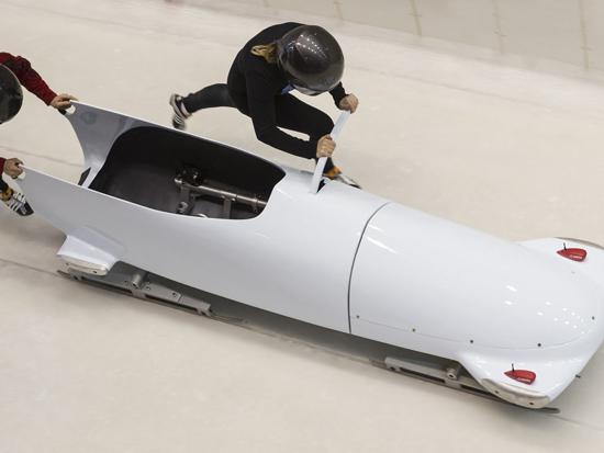 索契冬奥会舵雪橇赛欧米茄单人有舵雪橇系列赛促成了该极速器的研发